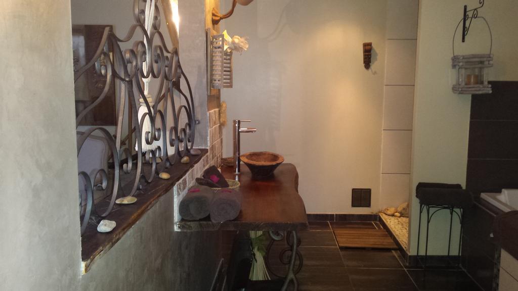Chambres D Hotes ,Hotel ,Secret D'Une Nuit A Vicq Pres De Onnaing,Avec Piscine 部屋 写真